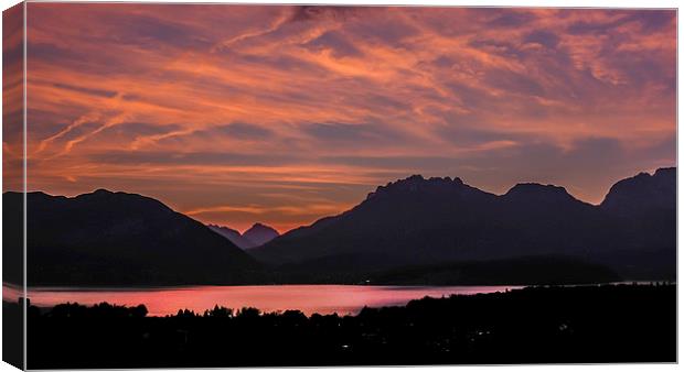 Mountain silhouettes Canvas Print by Martin Beerens