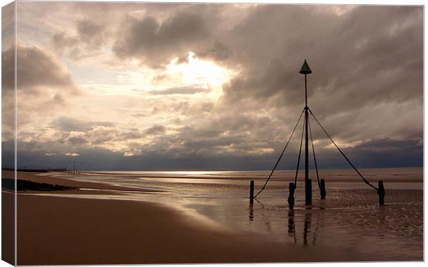 Eye of the Storm Canvas Print by Simon Deacon