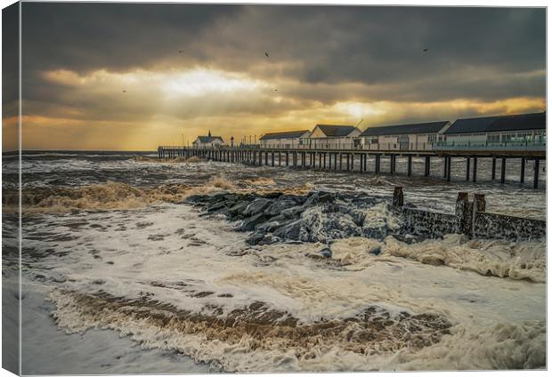 Southwold Pier riding the storm Canvas Print by steve docwra