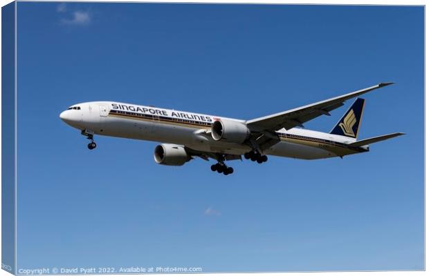 Singapore Airlines Boeing 777 Canvas Print by David Pyatt