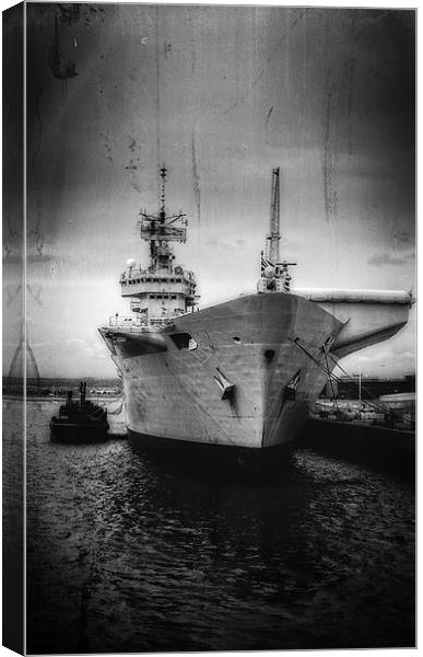 HMS Invincible Canvas Print by holly lyndon
