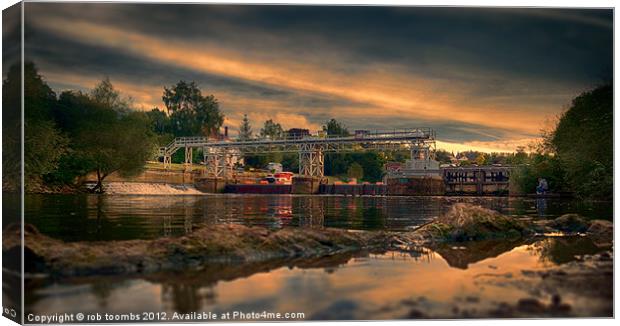 SUNSET AT EAST FARLEIGH WEIR Canvas Print by Rob Toombs