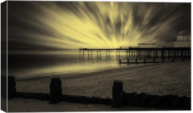 THE PIER Canvas Print by Rob Toombs