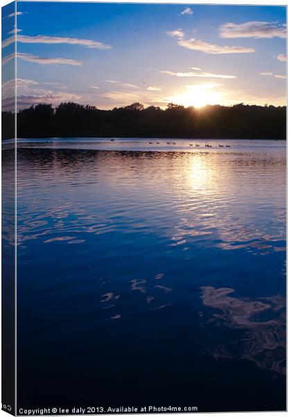 sunset over whitlingham lake. Canvas Print by Lee Daly