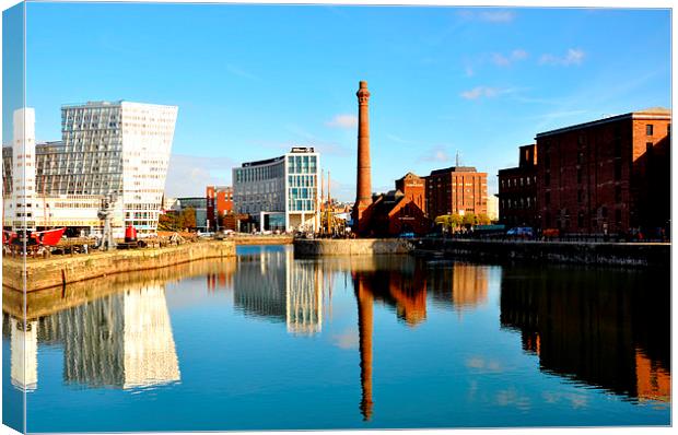  albert dock Canvas Print by sue davies