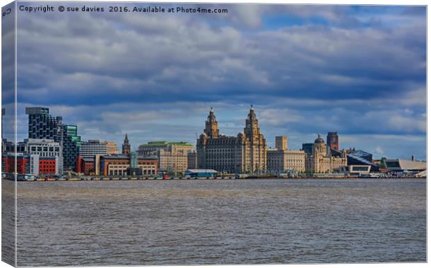 city of liverpool Canvas Print by sue davies