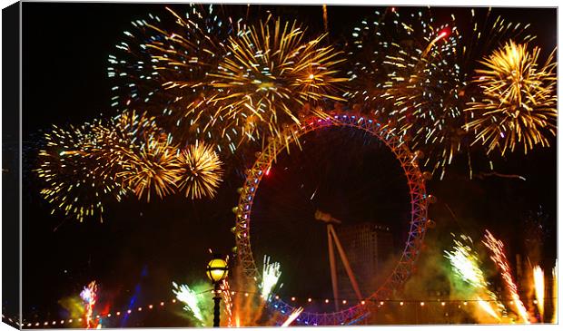 LONDON EYE FIREWORKS Canvas Print by Clive Eariss