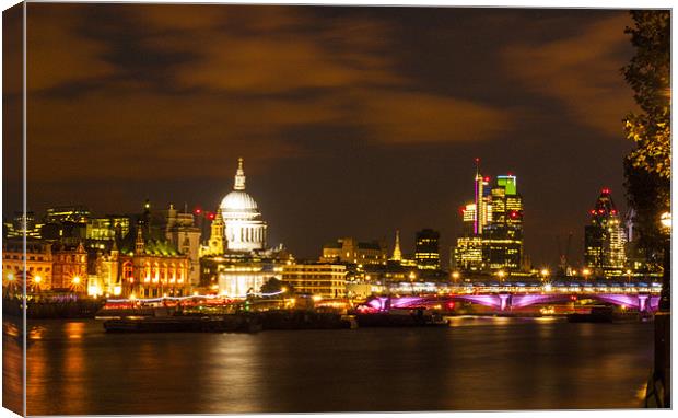 St Pauls london Canvas Print by Clive Eariss
