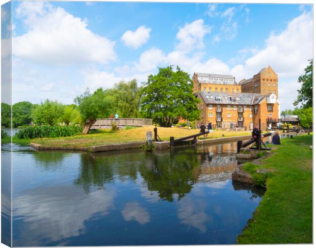 Coxes Lock Surrey Canvas Print by Clive Eariss