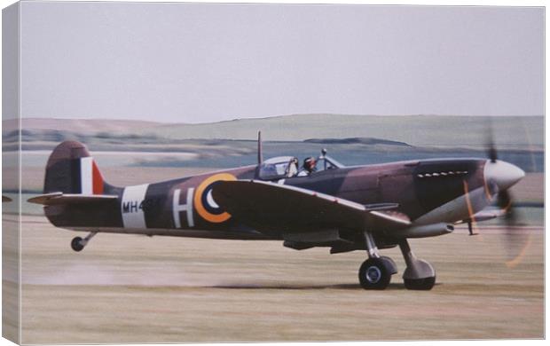 Spitfire Mk.IX Canvas Print by Edward Denyer