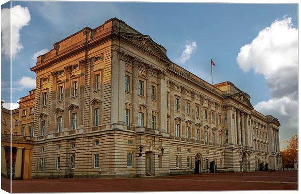 Buckingham palace Canvas Print by Mark Bunning