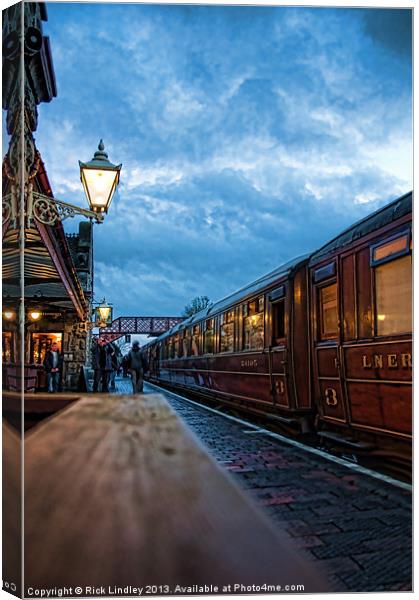 Bridgnorth station Canvas Print by Rick Lindley