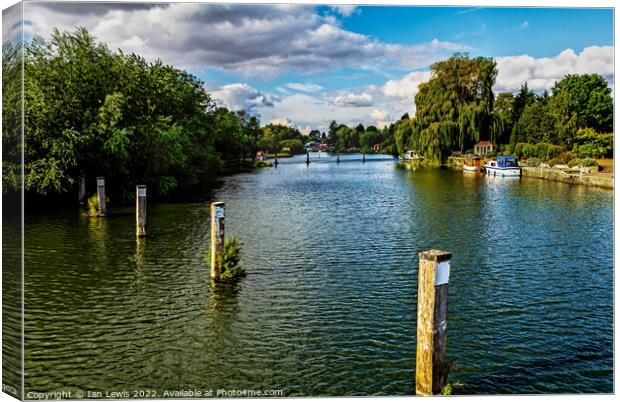 Crossing The Thames at Benson Weir Canvas Print by Ian Lewis