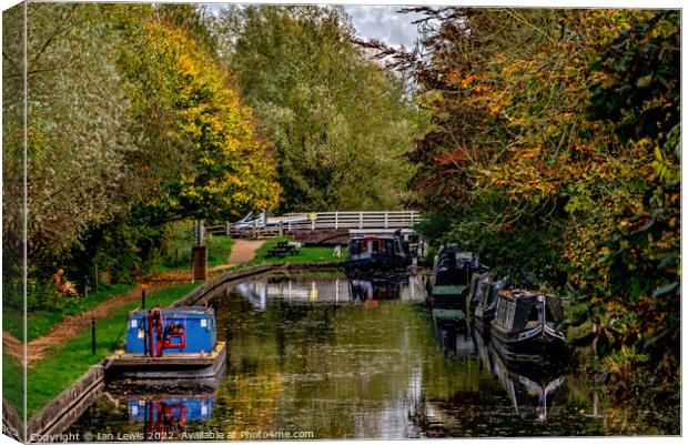 An Autumn Scene At Kintbury Lock Canvas Print by Ian Lewis