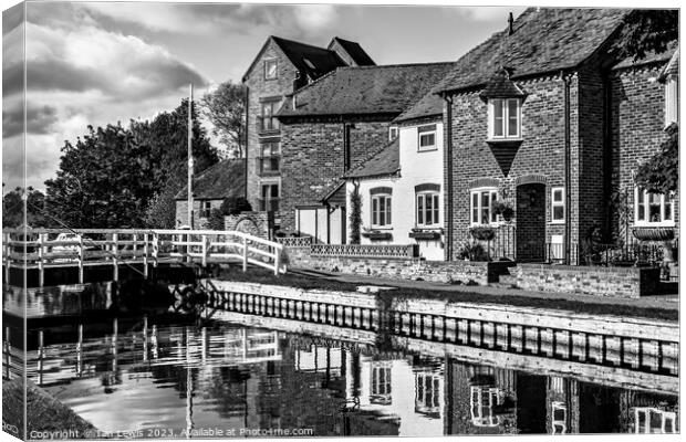 Picturesque Canalside Cottages in Newbury Canvas Print by Ian Lewis