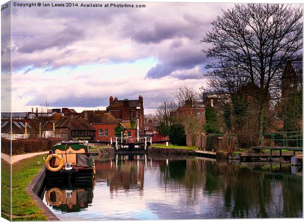 Above Town Lock Newbury Canvas Print by Ian Lewis