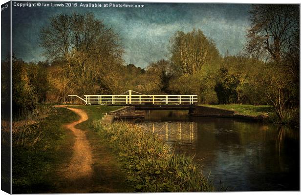  Bridge 33 Kennet and Avon Canvas Print by Ian Lewis