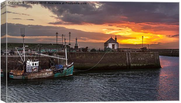  Maryport Harbour At Sunset Canvas Print by Ian Lewis