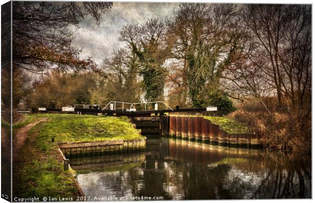 Sulhamstead Lock on the Kennet and Avon Canvas Print by Ian Lewis