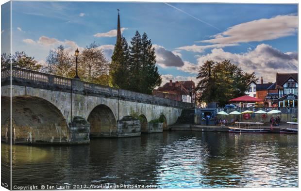 Wallingford Bridge Into The Town Canvas Print by Ian Lewis