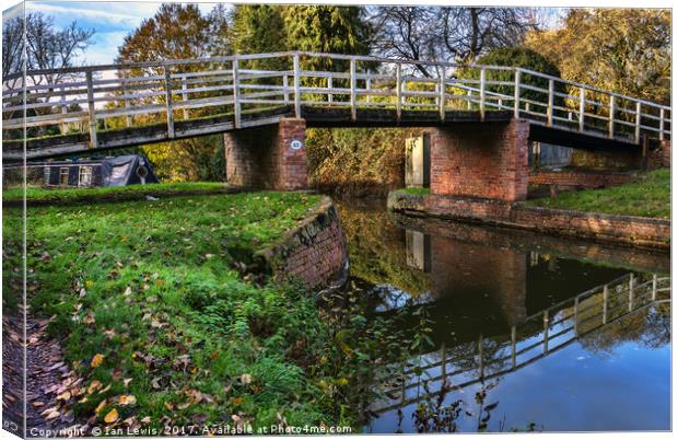 Station Road Footbridge Hungerford Canvas Print by Ian Lewis