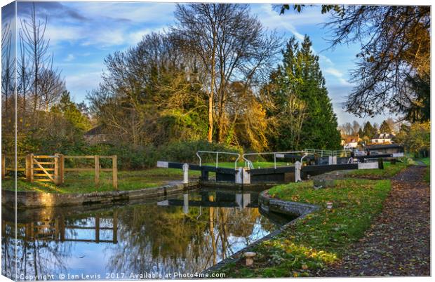 The Town Lock at Hungerford Canvas Print by Ian Lewis