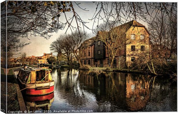 Above Newbury Town Lock Canvas Print by Ian Lewis