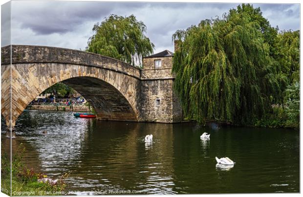 Halfpenny Bridge And Tollhouse Lechlade Canvas Print by Ian Lewis
