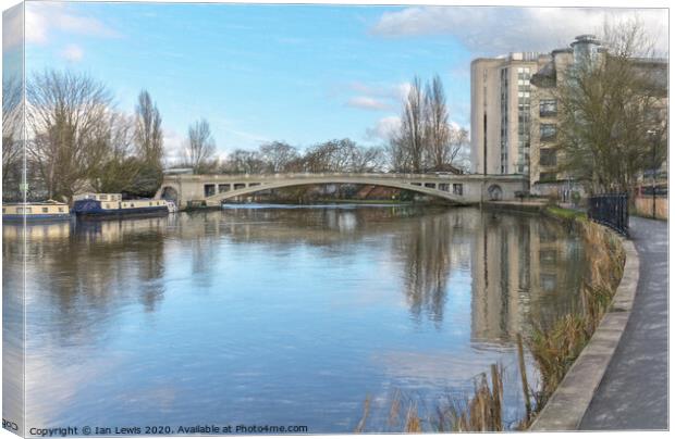 The Thames Path At Reading Bridge Canvas Print by Ian Lewis