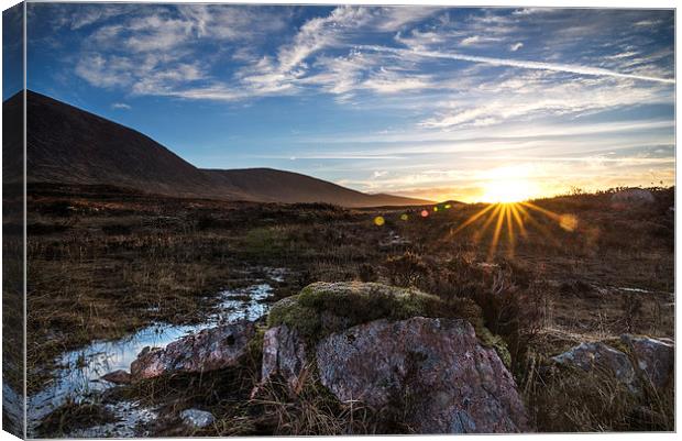 Black Rock Sunrise Canvas Print by Dave Wragg