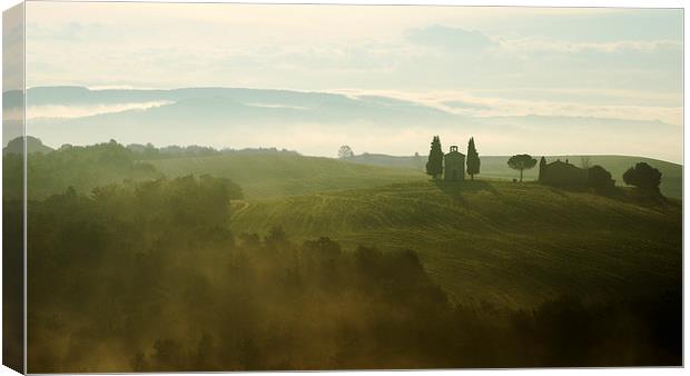  Tuscan chapel  Canvas Print by Dave Wragg