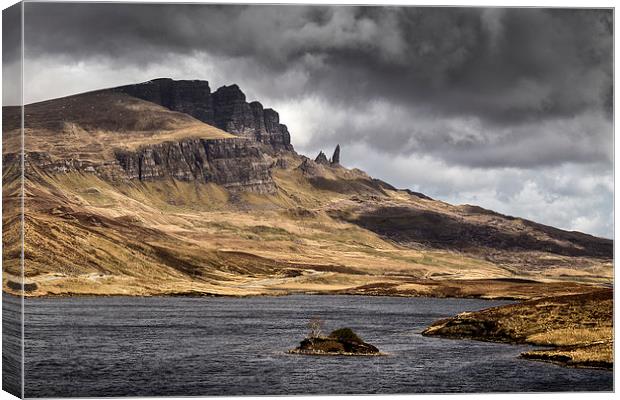  Old Man of Storr Canvas Print by Rob Lester