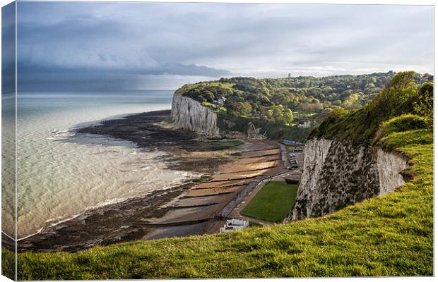 St Margarets Bay Canvas Print by Ian Hufton