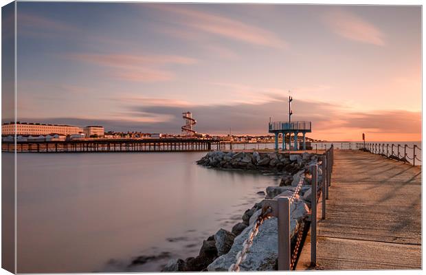  Herne Bay Sunset Canvas Print by Ian Hufton