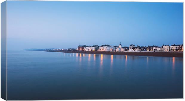  Deal Seafront Canvas Print by Ian Hufton