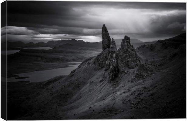 The Old Man of Storr Canvas Print by Ian Hufton