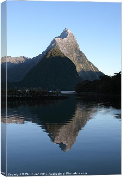 Milford sound New Zealand Canvas Print by Phil Crean