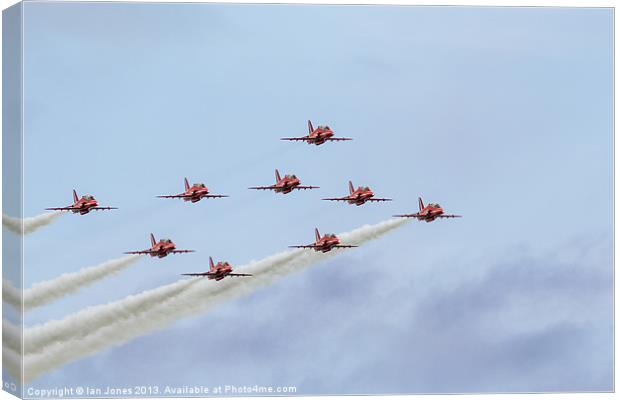 Red Arrows full formation Canvas Print by Ian Jones