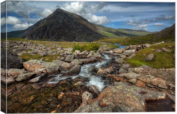 Cwm Idwal National Nature Reserve Canvas Print by Adrian Evans