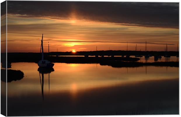 Reflections of a beautiful sunset Canvas Print by Gary Pearson