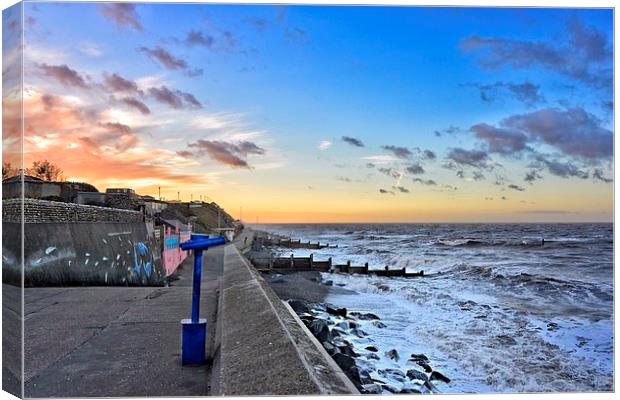 Sheringham sea front at sunset Canvas Print by Gary Pearson