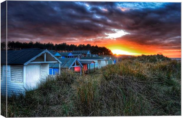 Hunstanton beach huts sunset scene Canvas Print by Gary Pearson