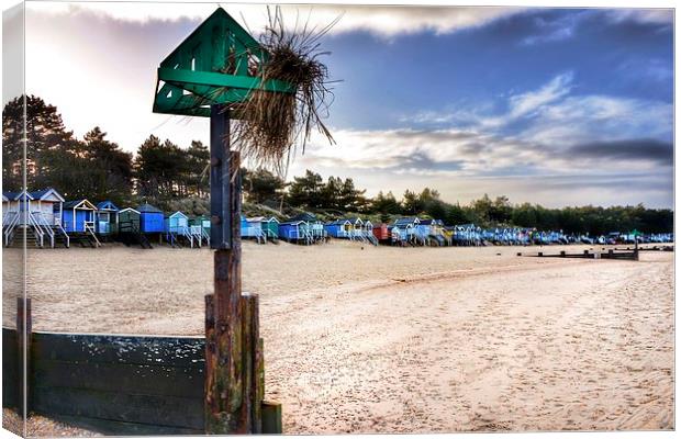 Beach huts Wells next the sea Canvas Print by Gary Pearson