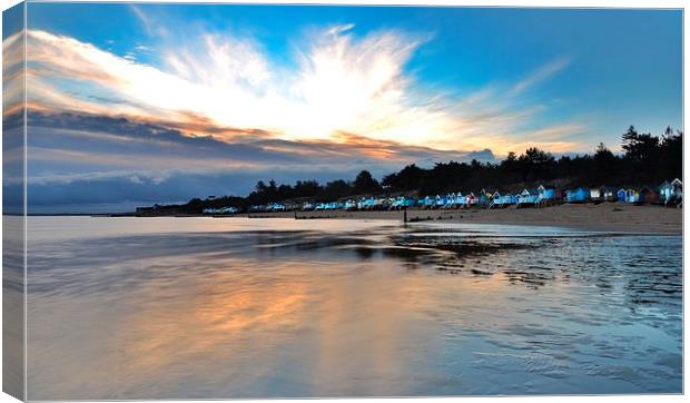 Early morning on Wells beach Canvas Print by Gary Pearson