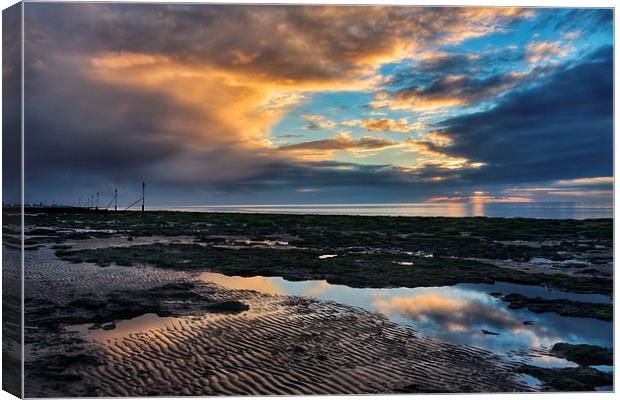 Reflections of sunset Canvas Print by Gary Pearson