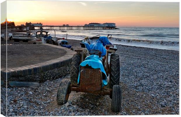 Cromer beach old tractor Canvas Print by Gary Pearson