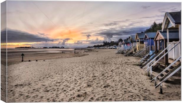 Beach hut sunrise - Wells-next-the-Sea Canvas Print by Gary Pearson