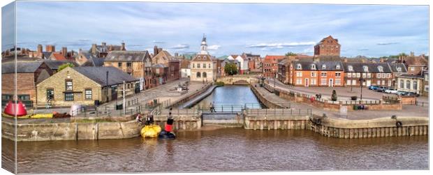 Purfleet Quay and the old customs house Canvas Print by Gary Pearson