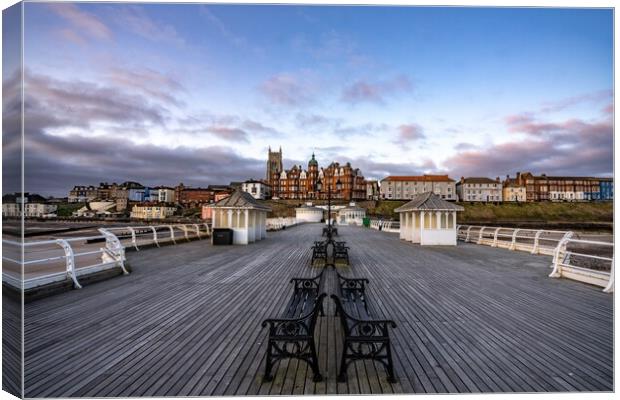Cromer pier looking inland Canvas Print by Gary Pearson