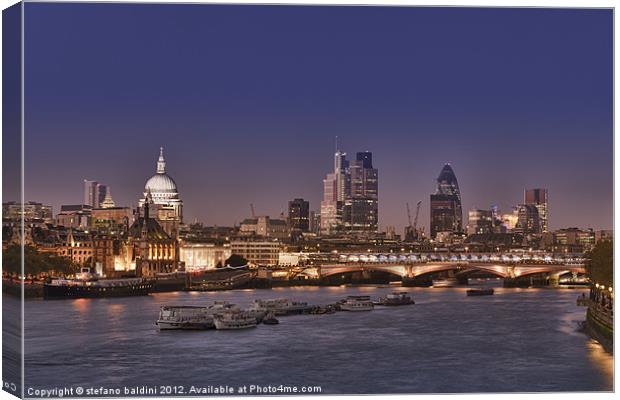 London skyline and river Thames at night Canvas Print by stefano baldini